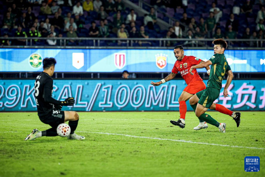 中超：浙江俱乐部绿城对阵上海海港